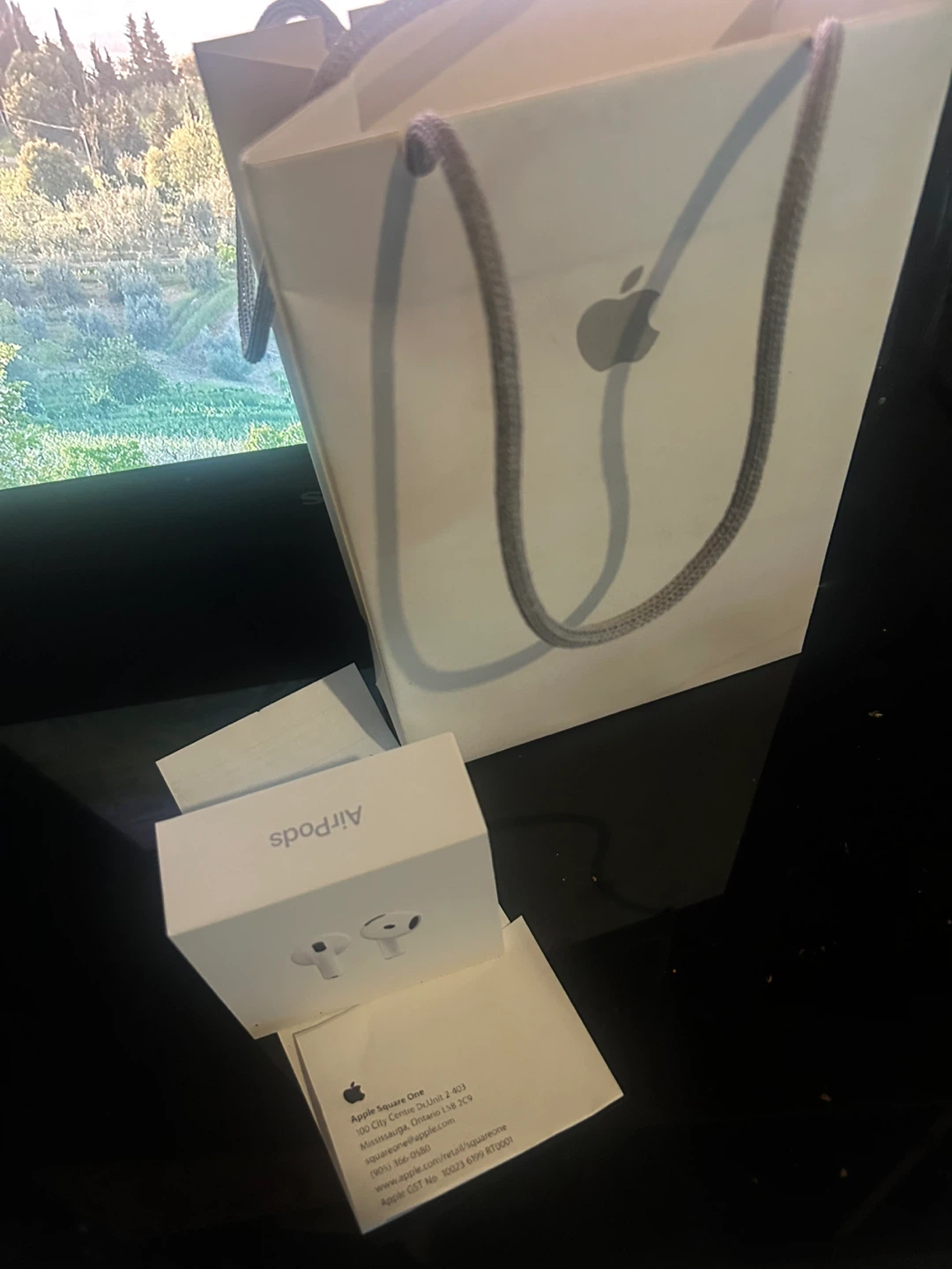 Sealed, with receipt, Apple AirPods 4