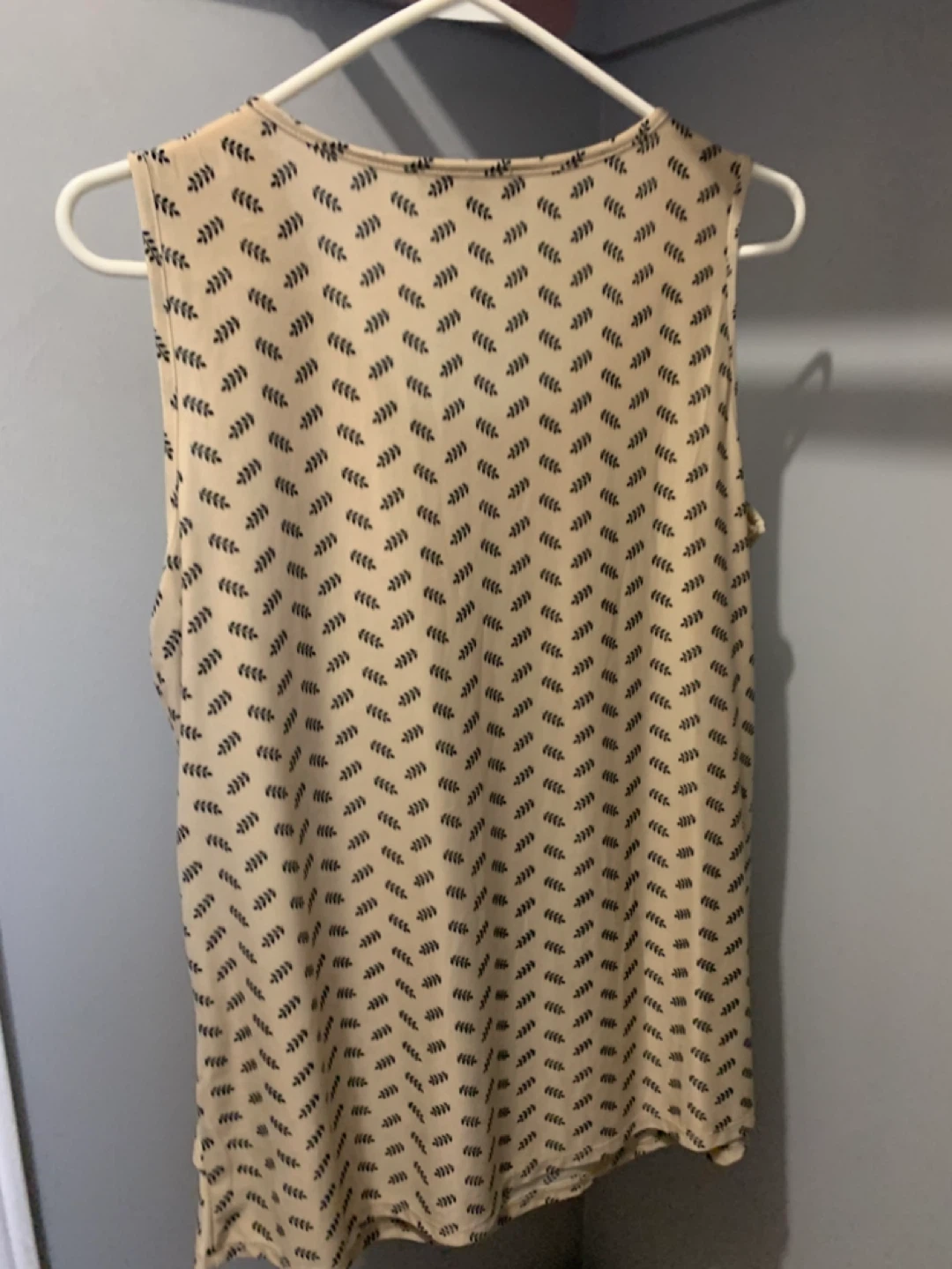 Classic Editions Women's Tan Leaf Print Sleeveless Top M - photo 3