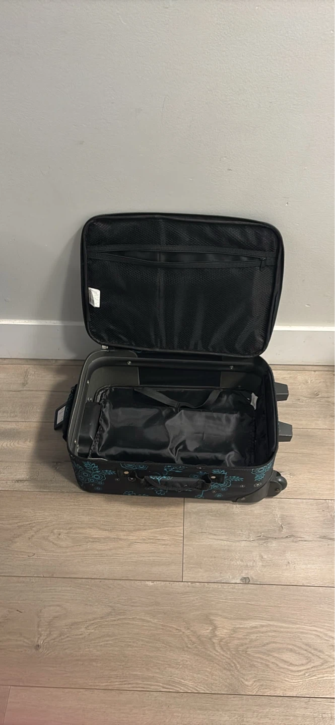 Olympia Luggage Carry-On Suitcase on Wheels - photo 3