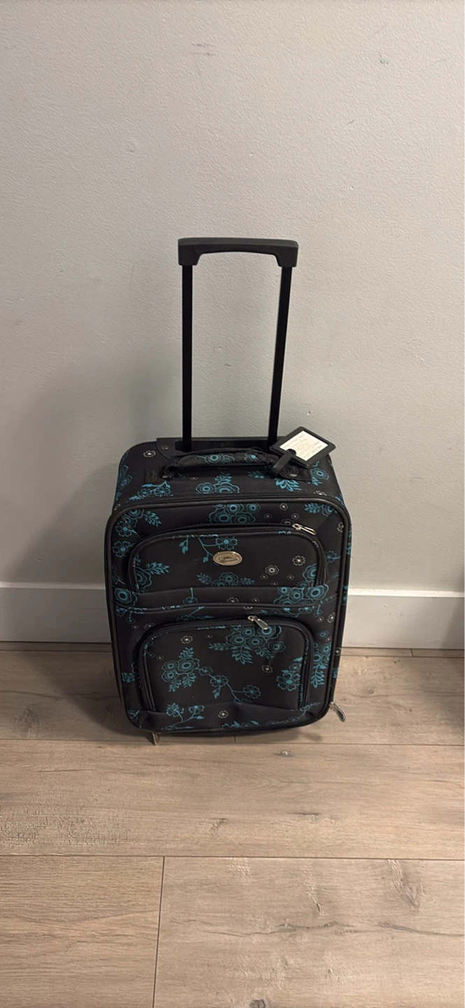 Olympia Luggage Carry-On Suitcase on Wheels - photo 2