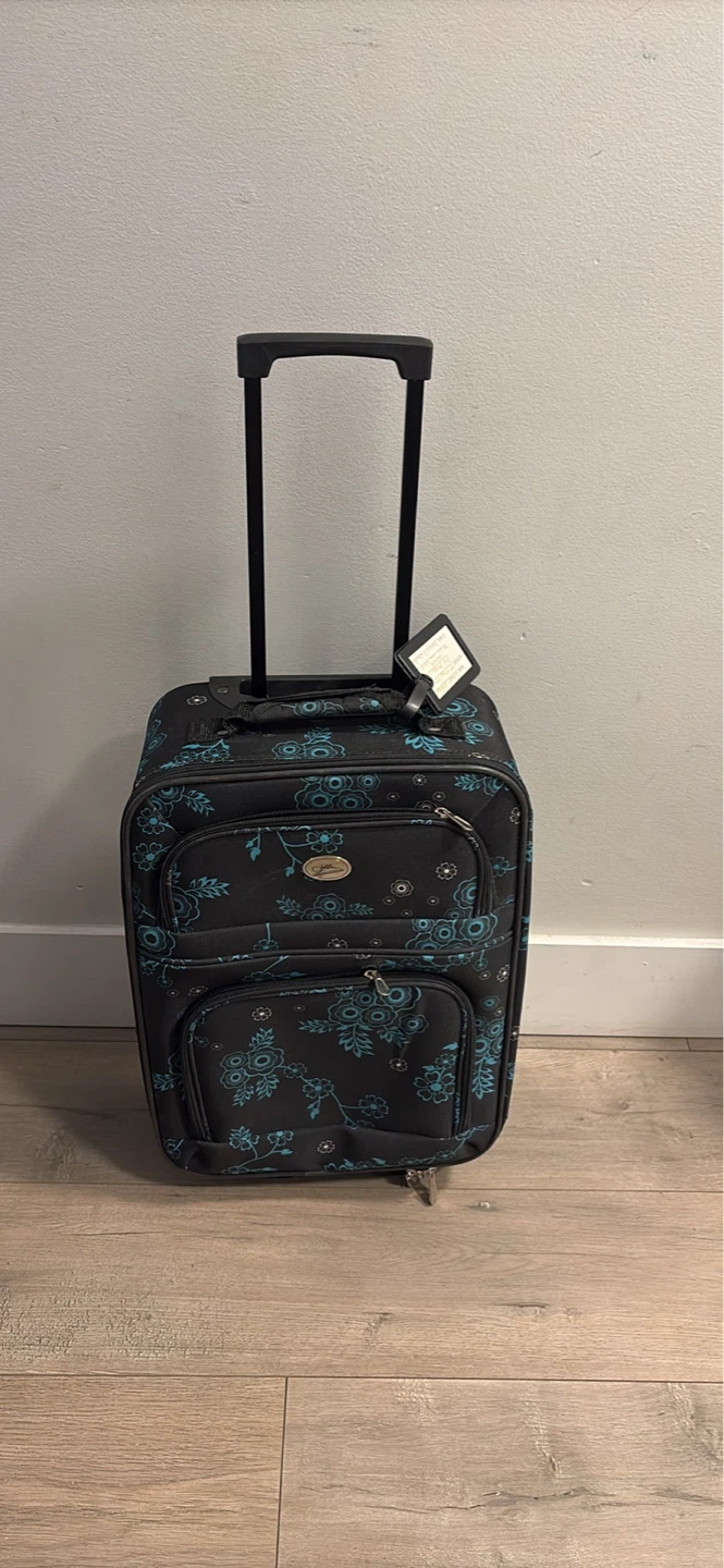 Olympia Luggage Carry-On Suitcase on Wheels - photo 5