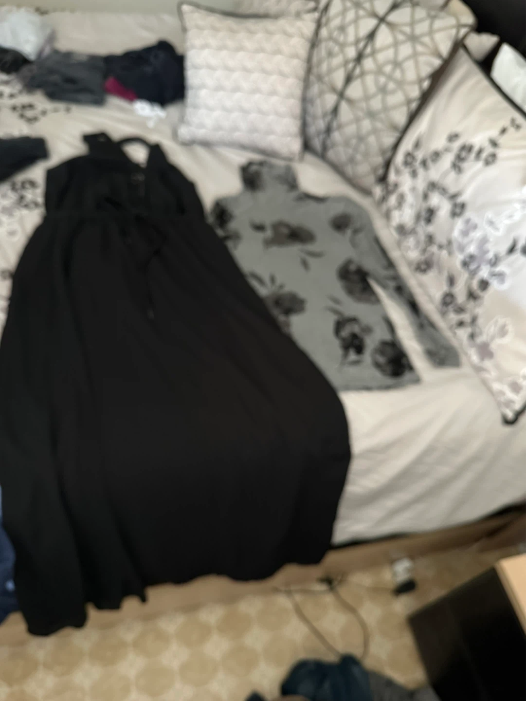 Women's clothing - photo 3