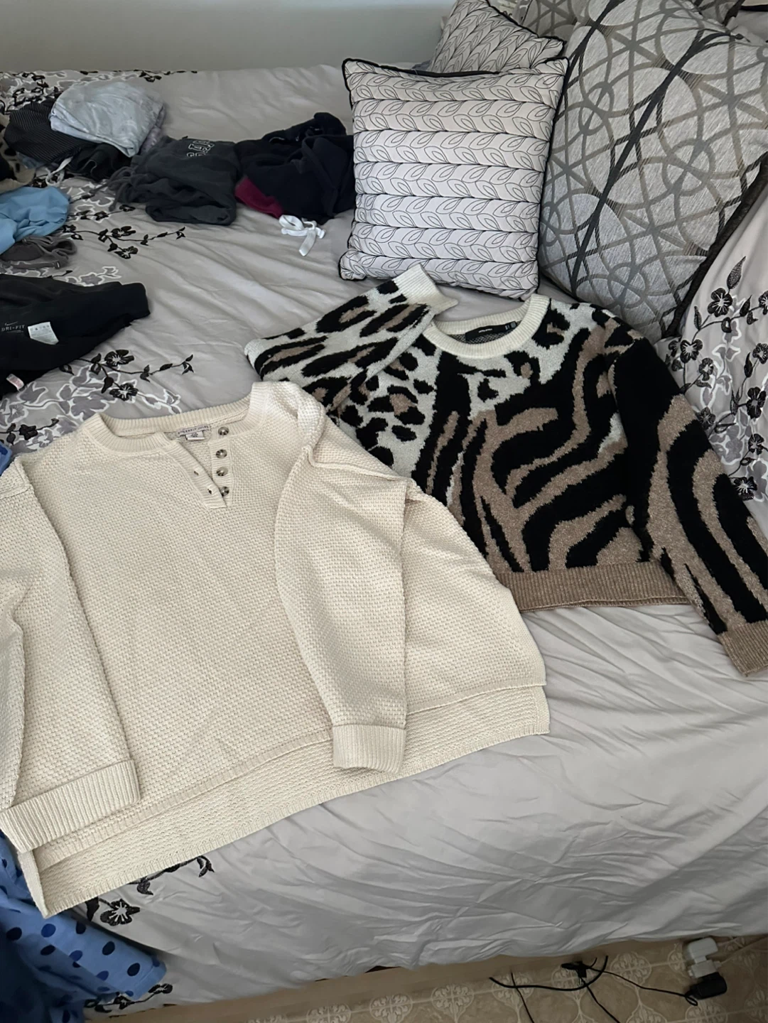 Women's clothing - photo 5