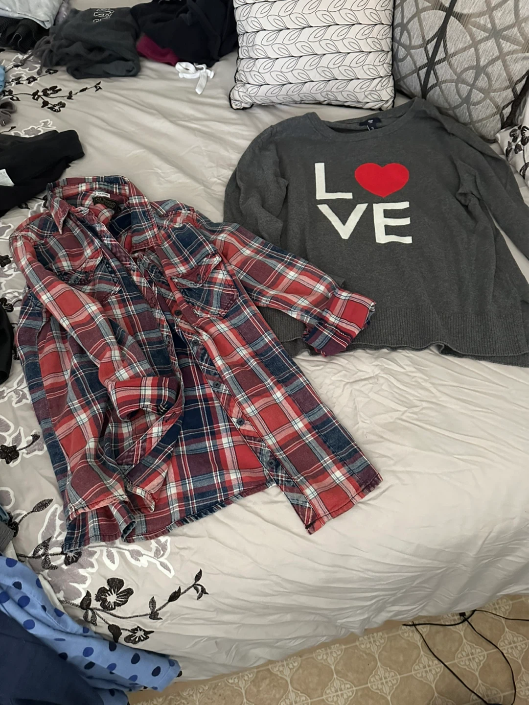 Women's clothing - photo 2