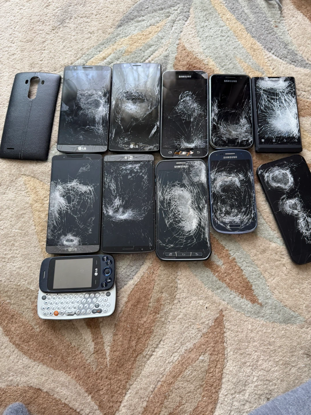 MIXED SMARTPHONE LOT – LG / MOTOROLA / SAMSUNG