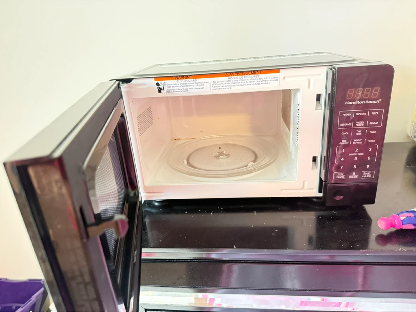 Hamilton Beach Microwave Oven - photo 2
