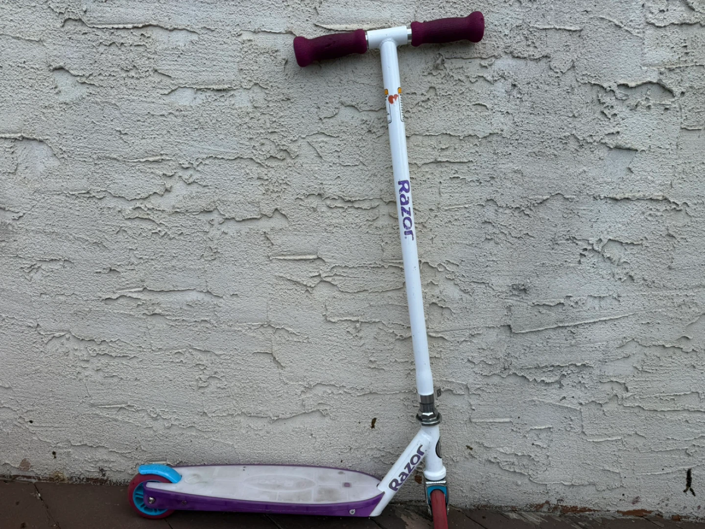 Razor party pop scooter white and purple