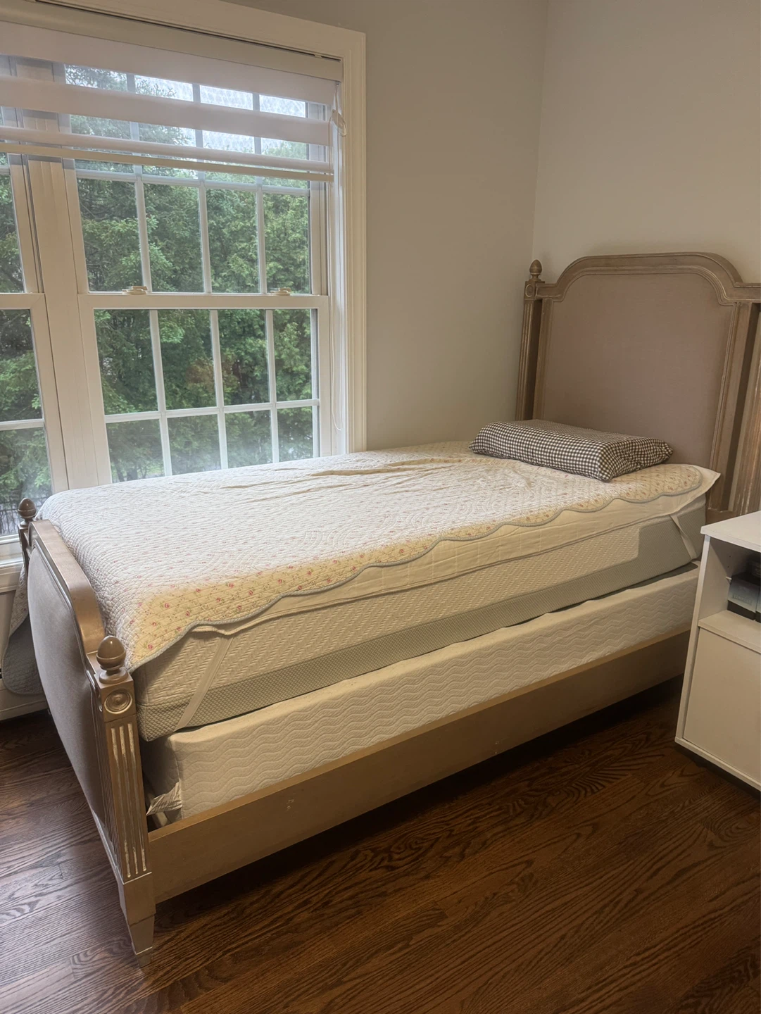 Ethan allen Wooden Twin Bed Frame with Upholstered Headboard - photo 4