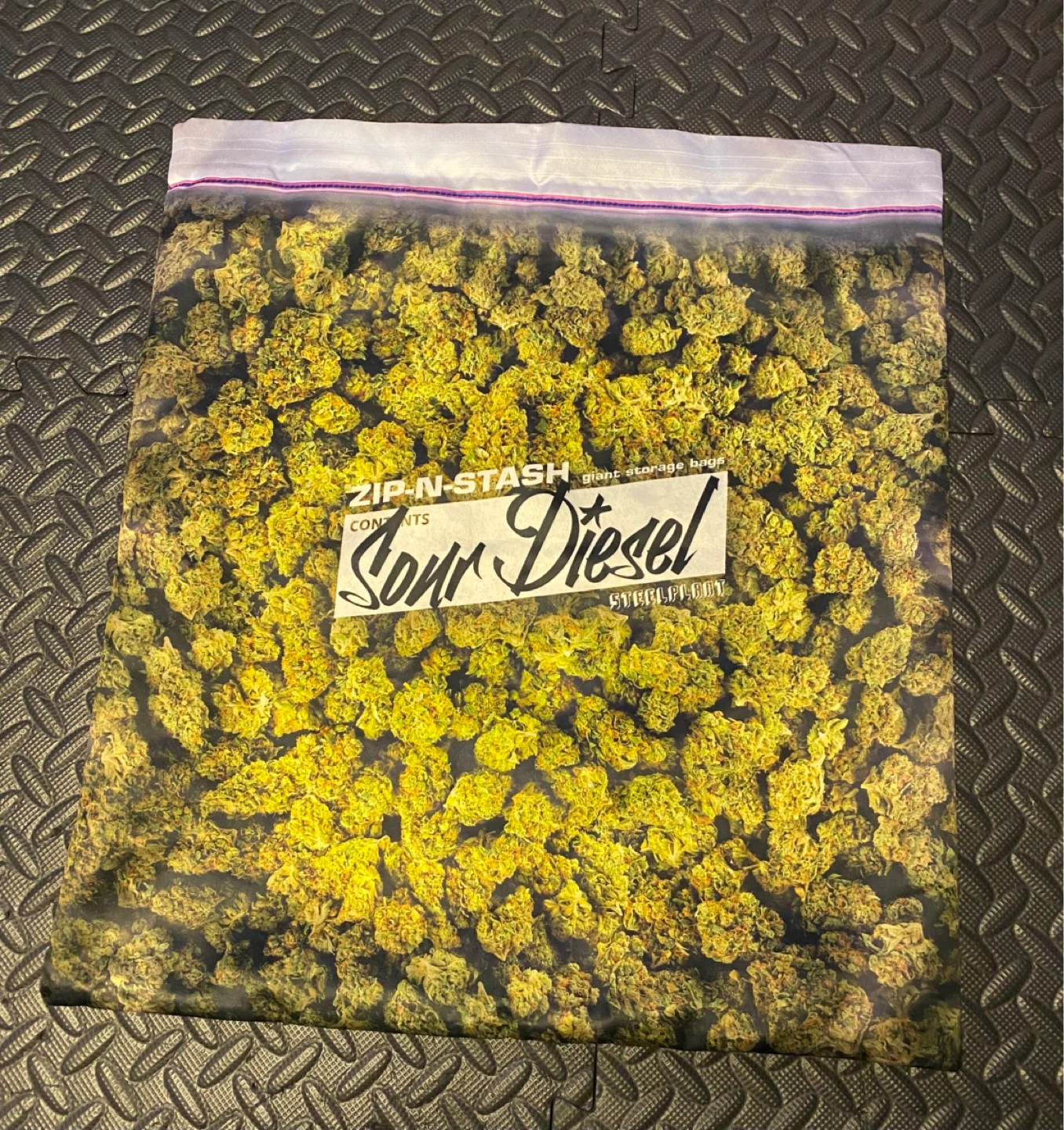 Weed blanket and pillow covers - photo 3