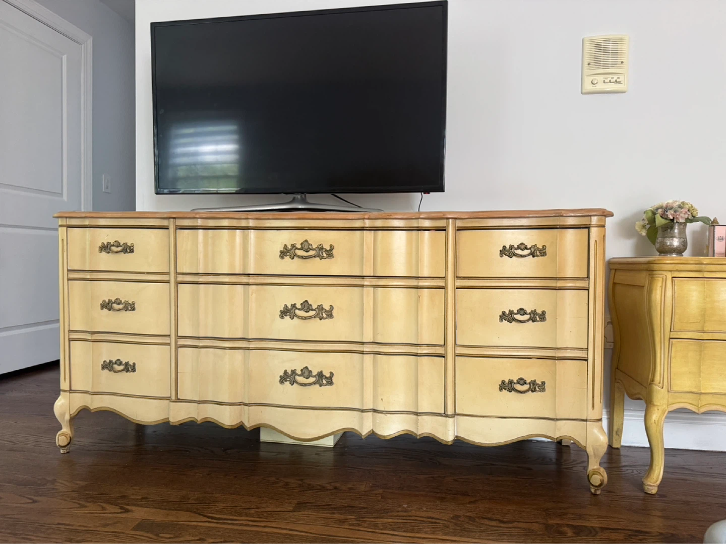 Vintage French Provincial Dresser