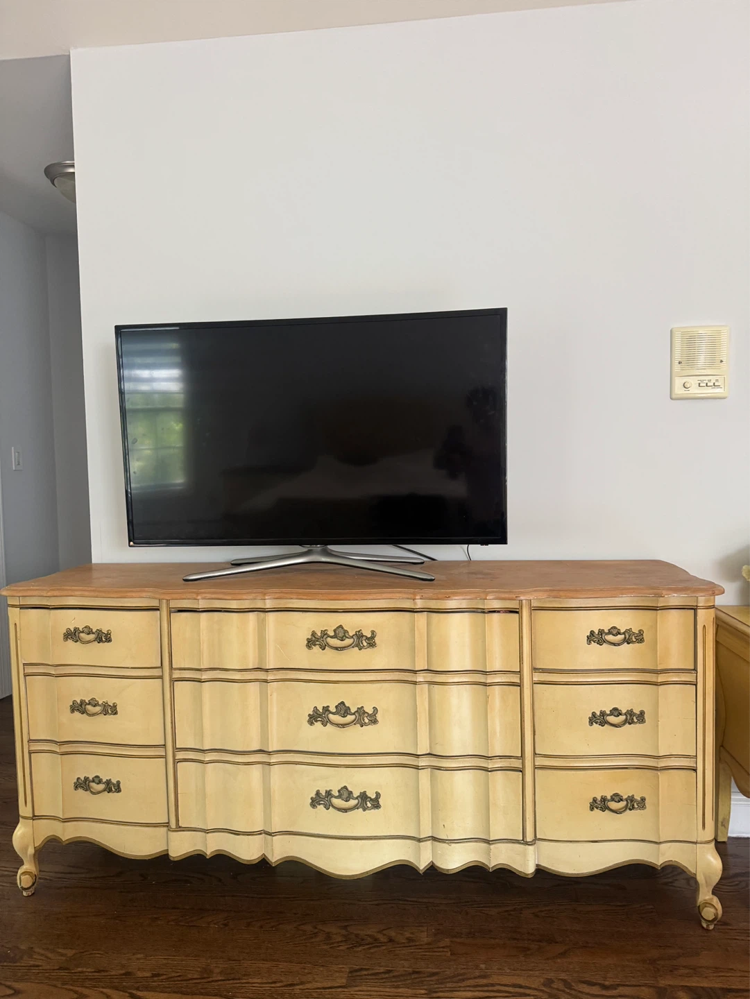 Vintage French Provincial Dresser - photo 2