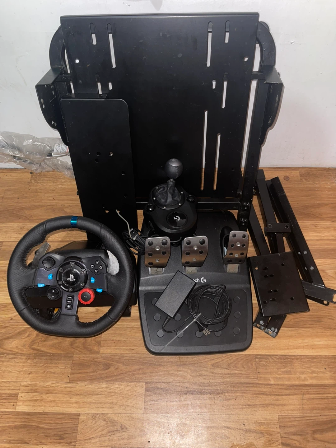 Logitech G29 Driving Force Racing Wheel with Pedals & Shifter - photo 3