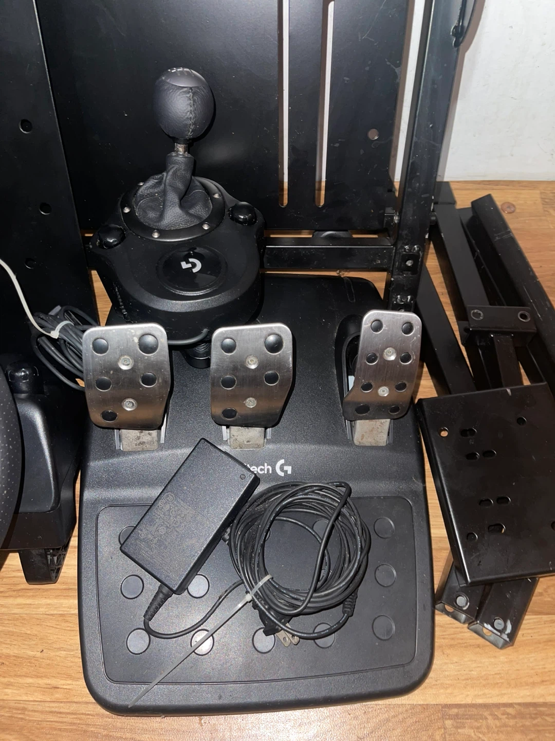 Logitech G29 Driving Force Racing Wheel with Pedals & Shifter - photo 4