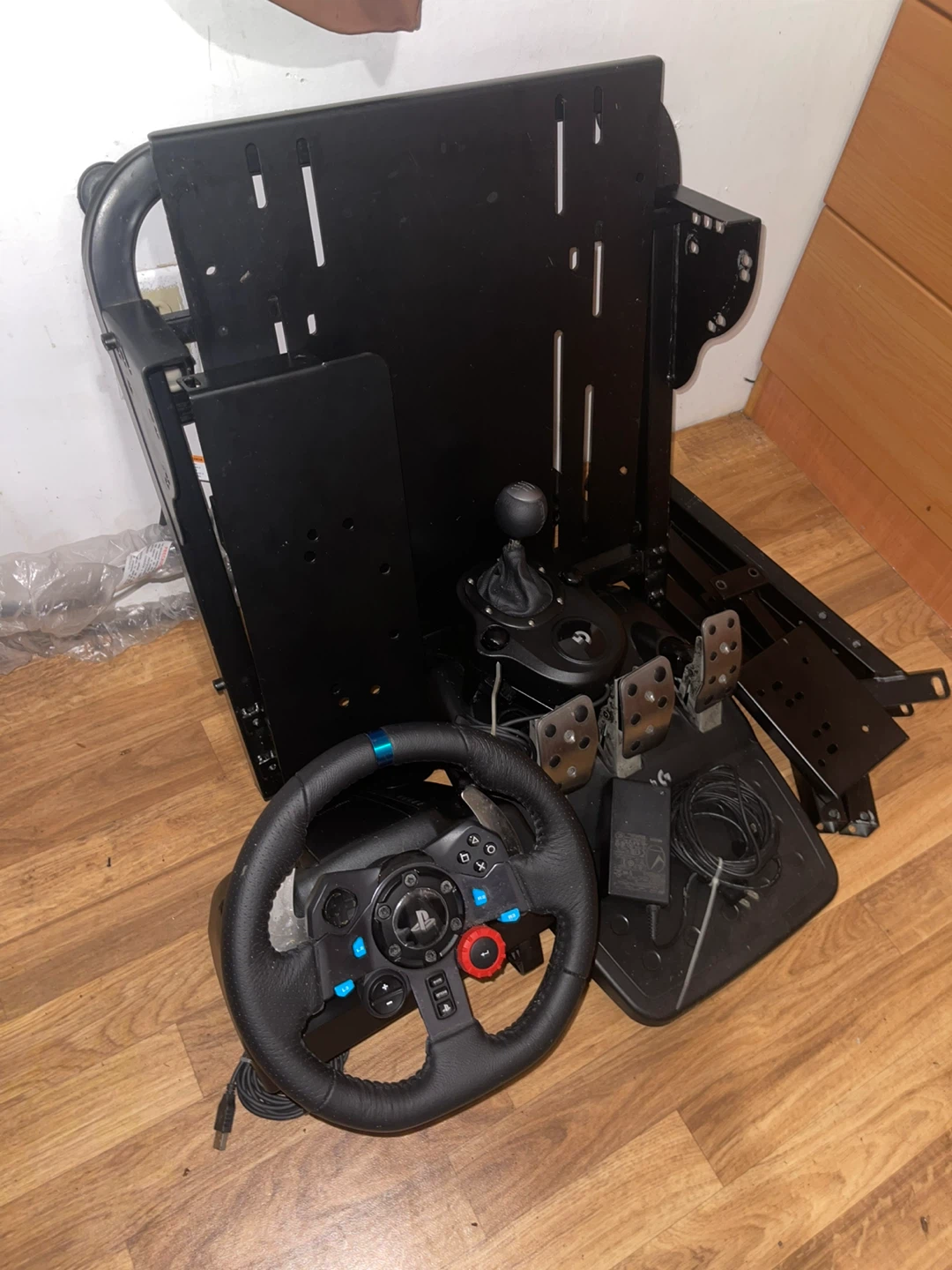 Logitech G29 Driving Force Racing Wheel with Pedals & Shifter - photo 2