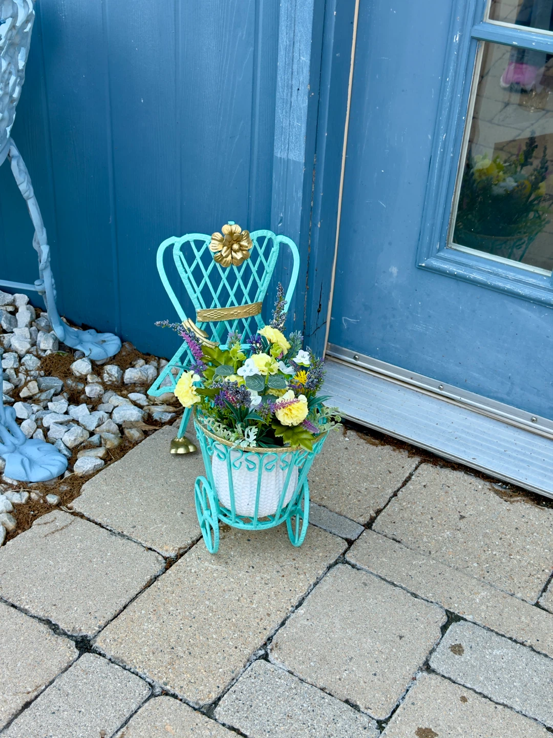 ADORABLE FLOWER/PLANT STAND - photo 2