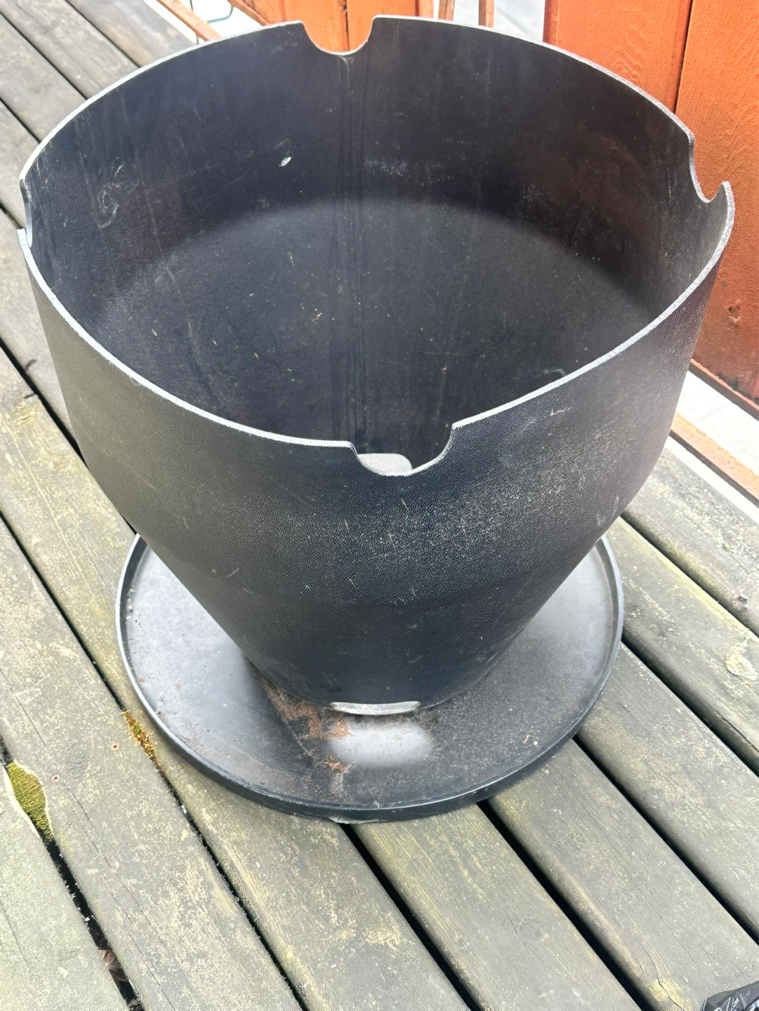 Very large thick plastic planter 21”t 22” ac