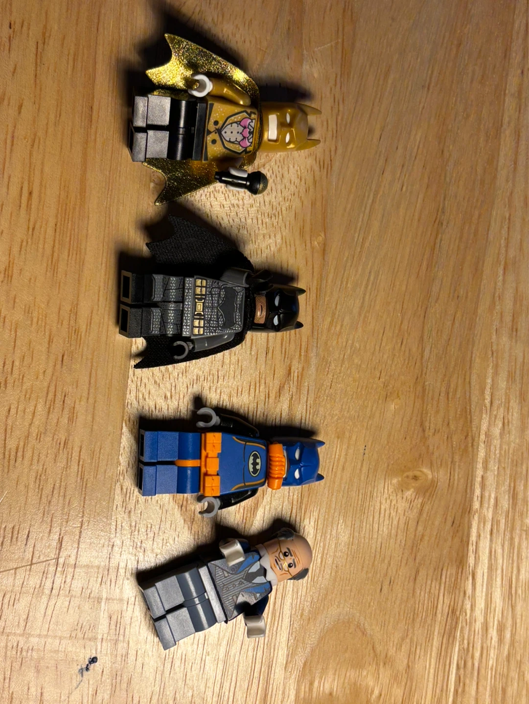 SOLD! LEGO #70909 Batcave Break-in 75% complete - photo 5