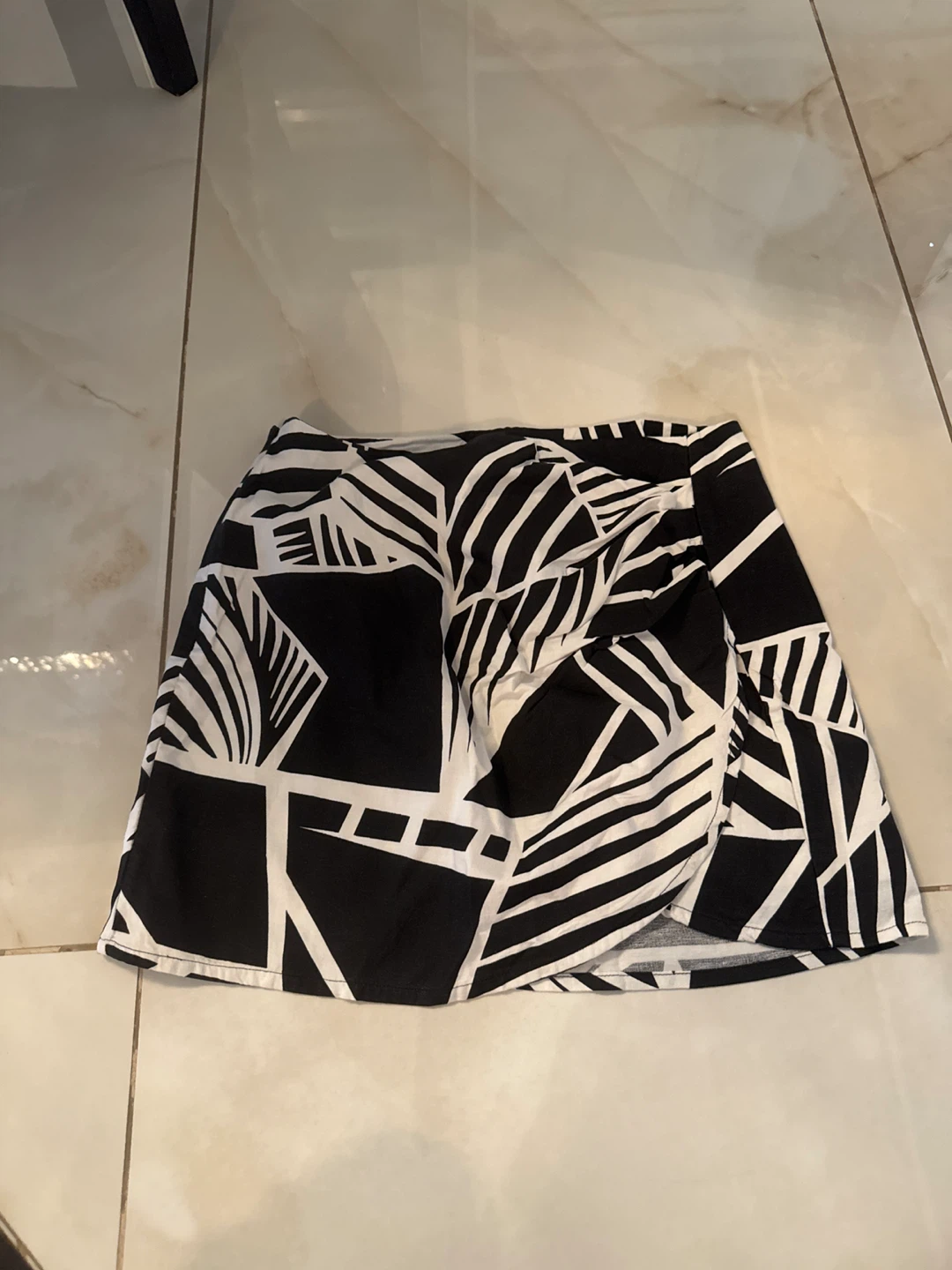 Dynamite Black & White Geometric Print Mini Skirt Size P/S