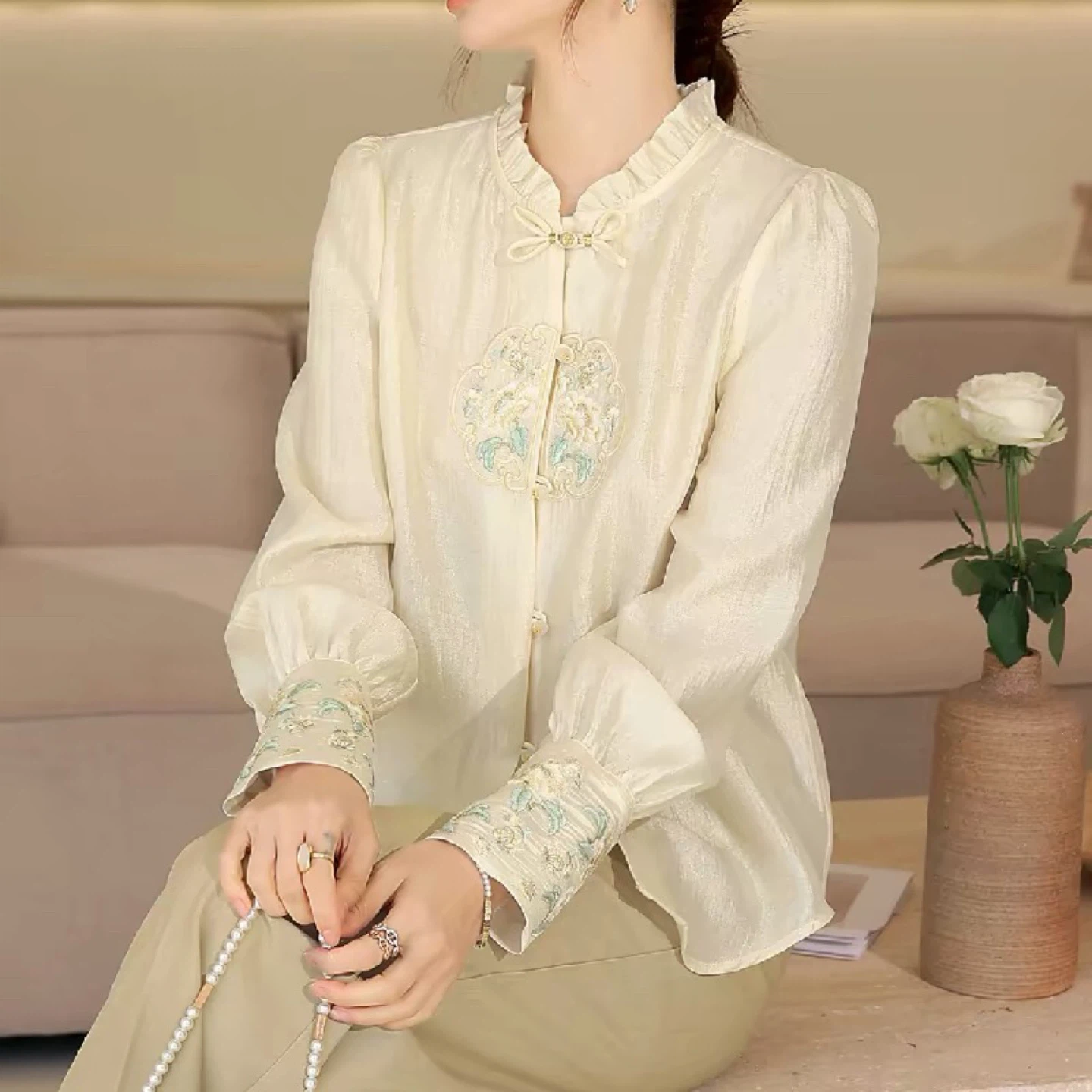 Cream Embroidered Blouse Ruffled Collar Frog Closures Size M - photo 2