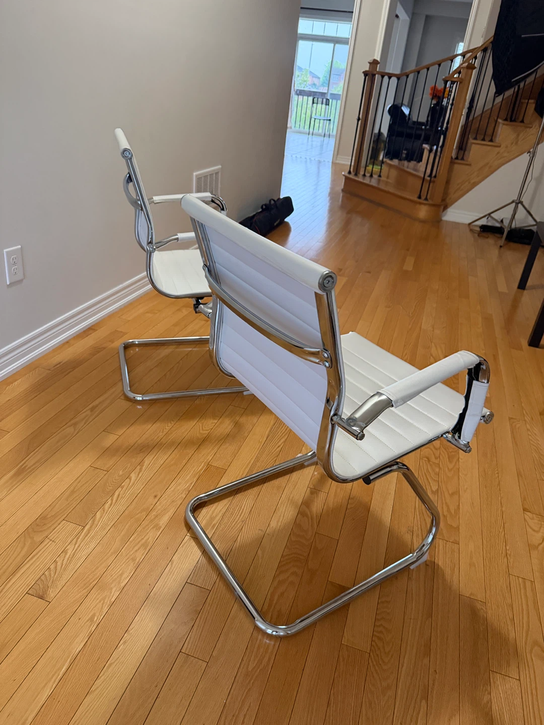 White Faux Leather Armchair - photo 3