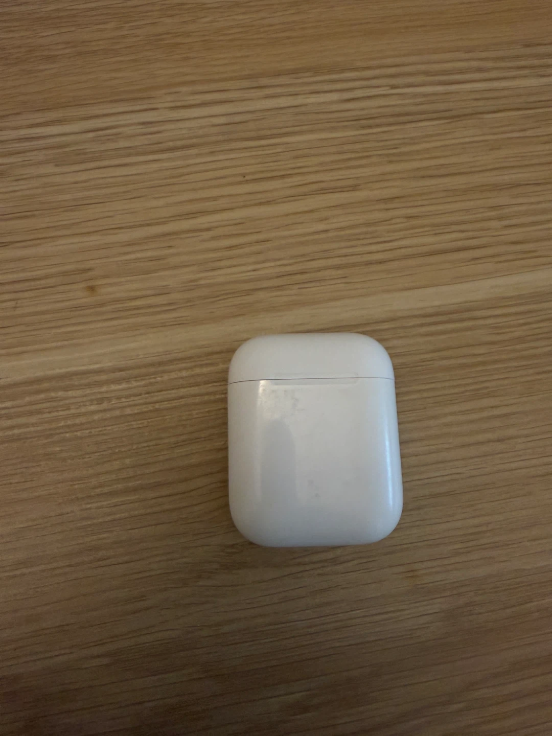 Apple AirPods 2 case + right airpod (left one broken) - photo 4