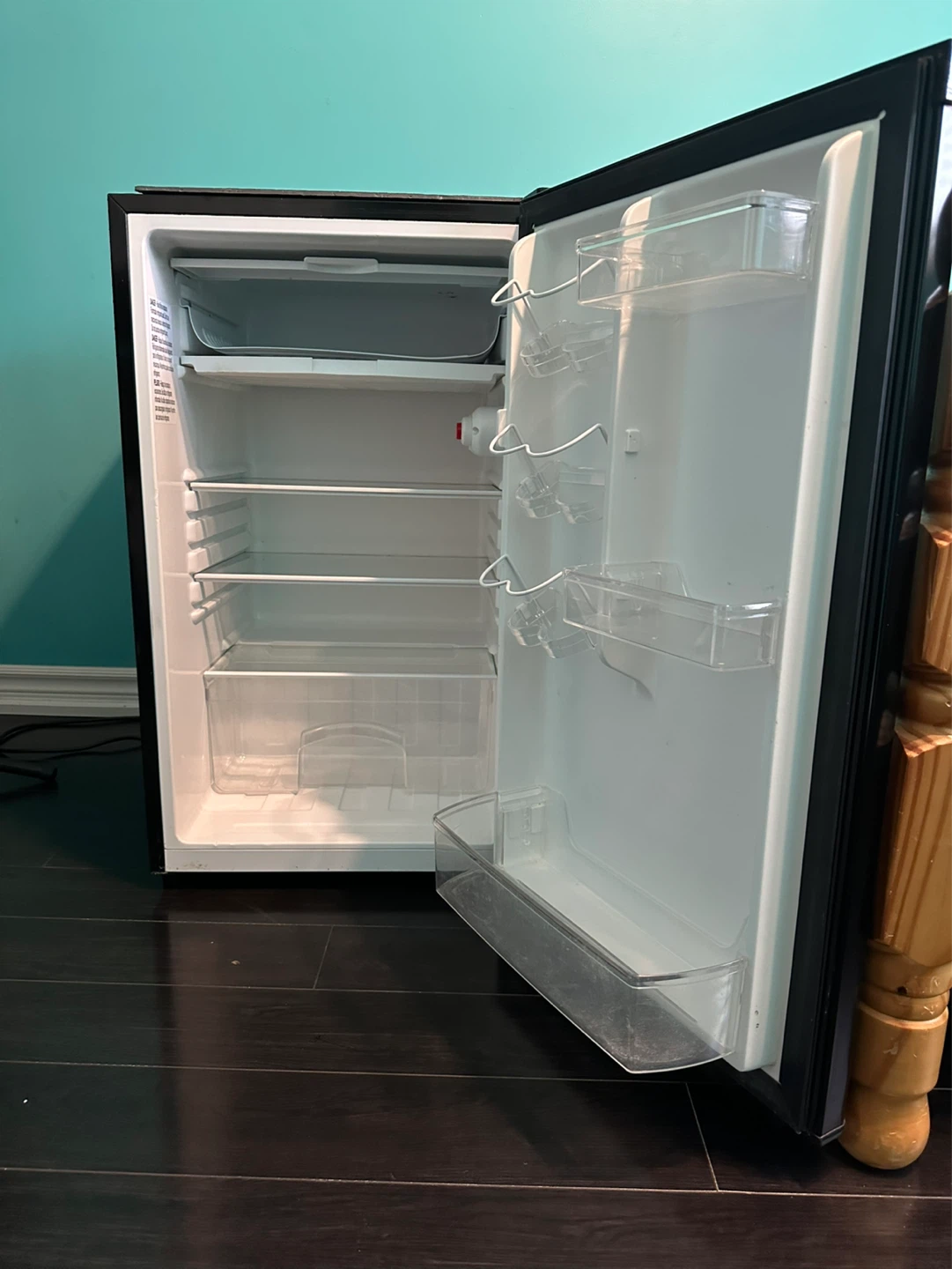 Entire bedroom fortunes including  Mini Fridge - photo 2