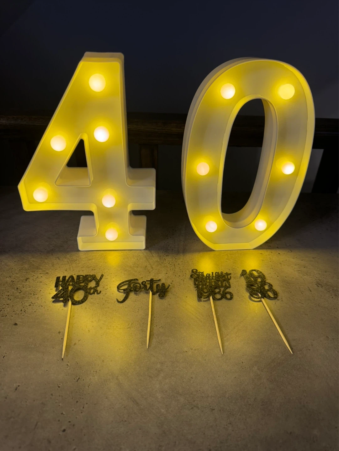 Light-up "40" Numbers with "Happy 40th" Cake Toppers