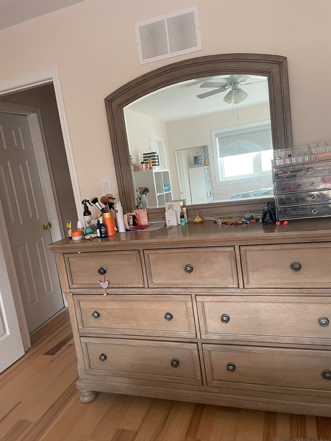 Leons Winchester Dresser and Mirror Set - Grey - photo 3