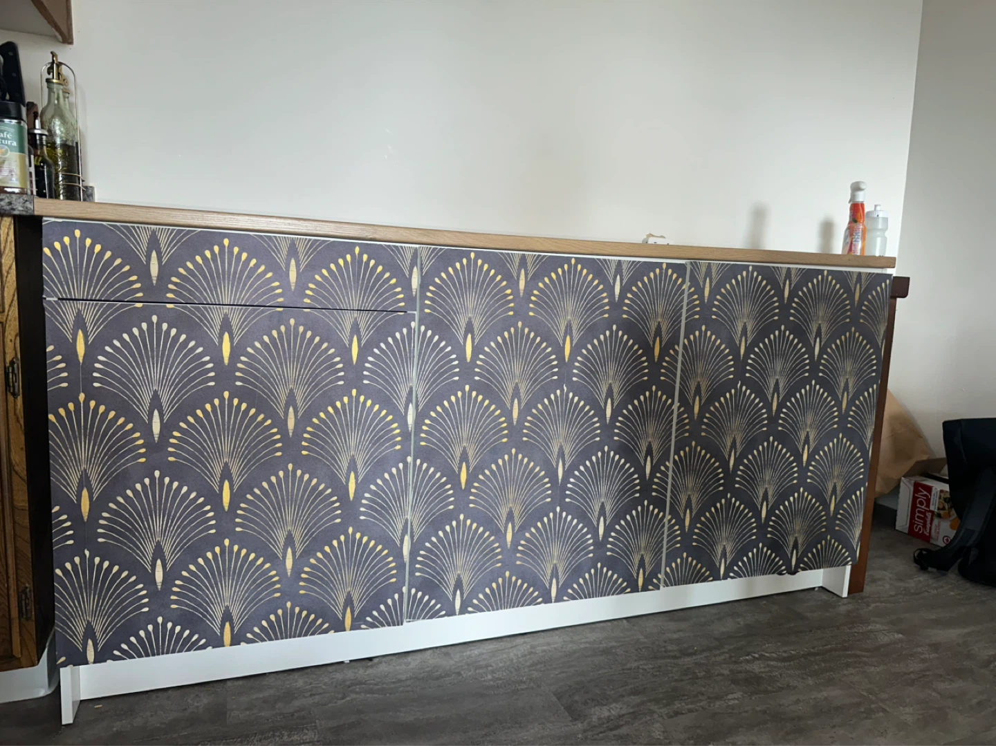 Buffet / kitchen cabinets / side table