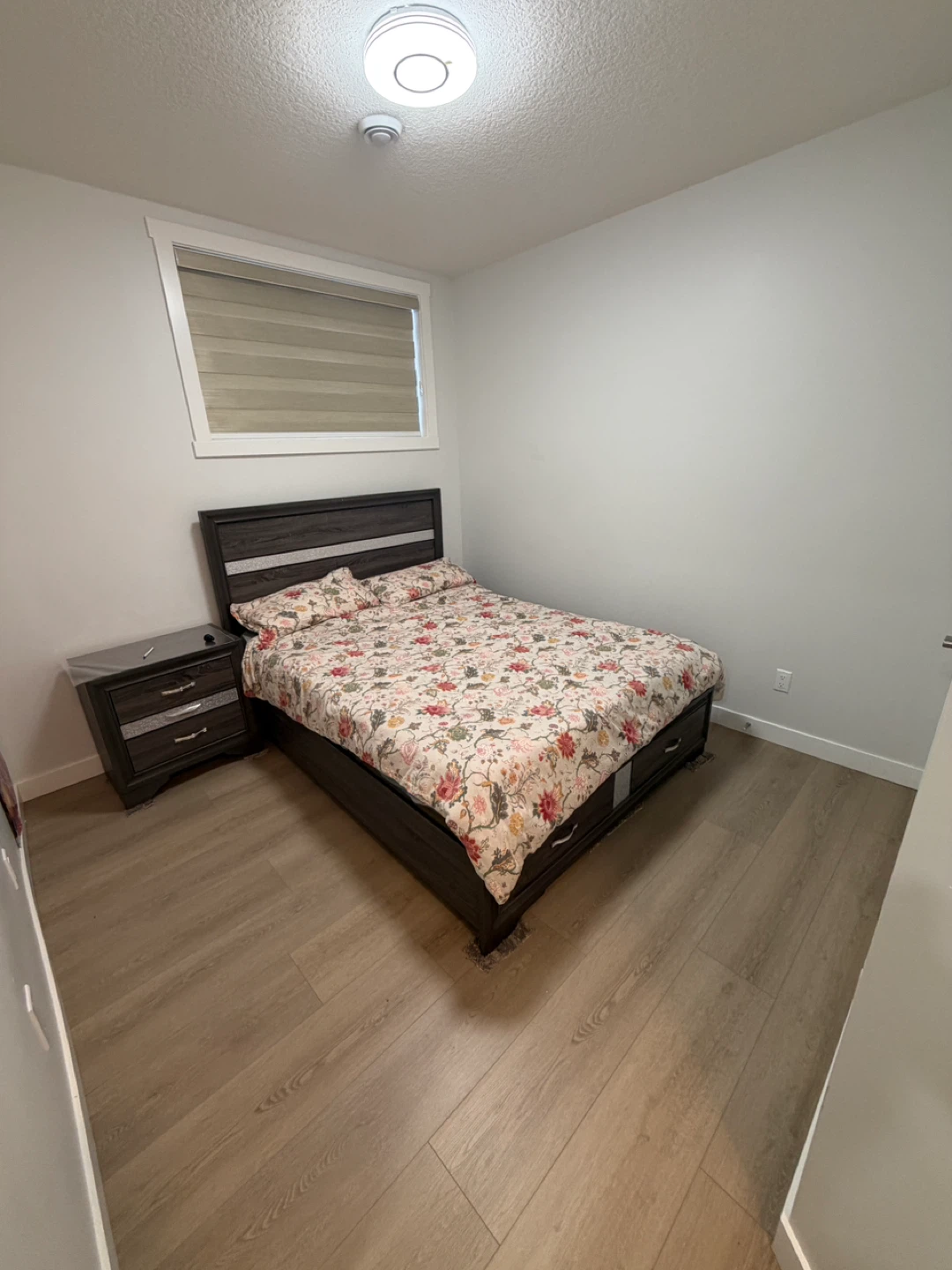 Queen Size Bed Frame with Floral Comforter Set - photo 2