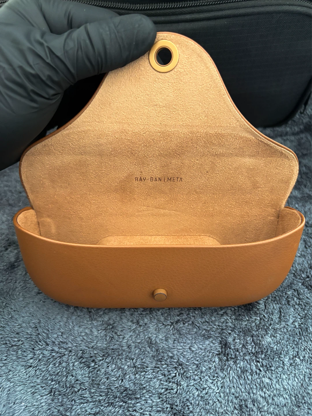 Ray-Ban Meta Charging Case - photo 2
