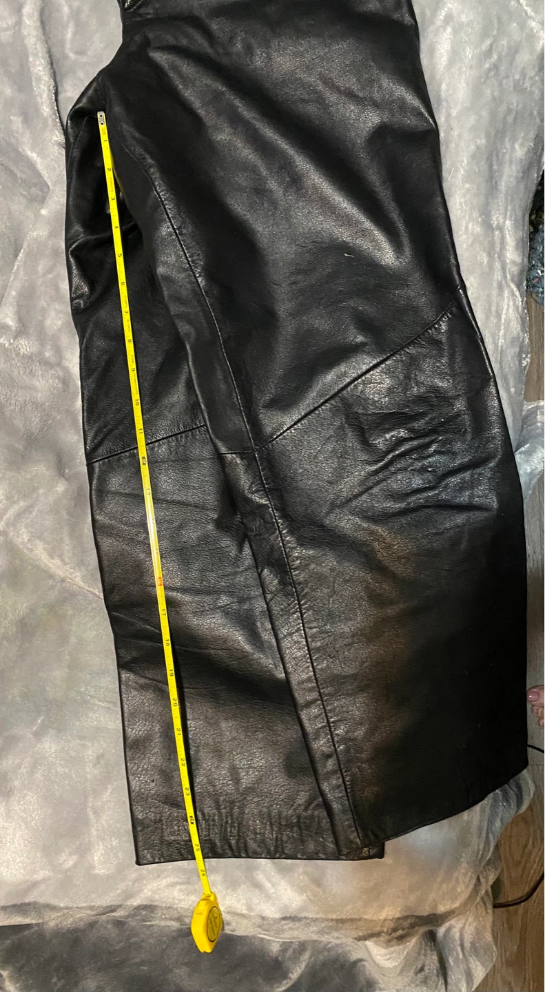 Danier Black Leather Pants - Size CAN 14 - photo 2