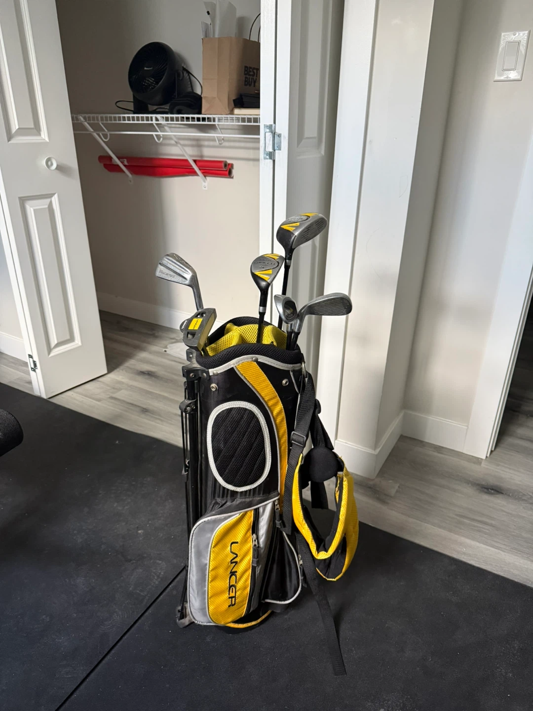 Kid’s golf clubs