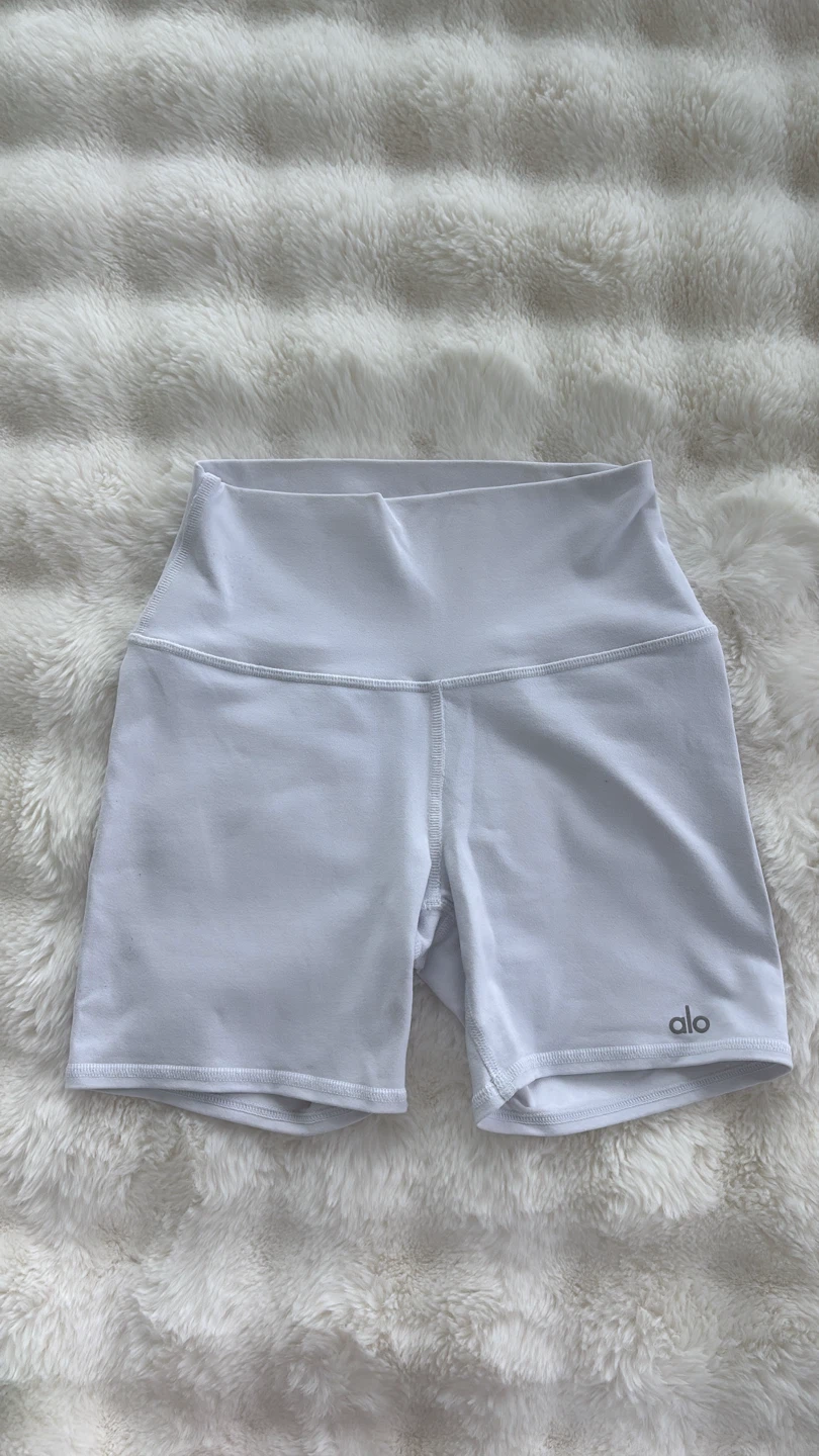 ALO 5" Airbrush High-Waist Biker Short - White, Size XS