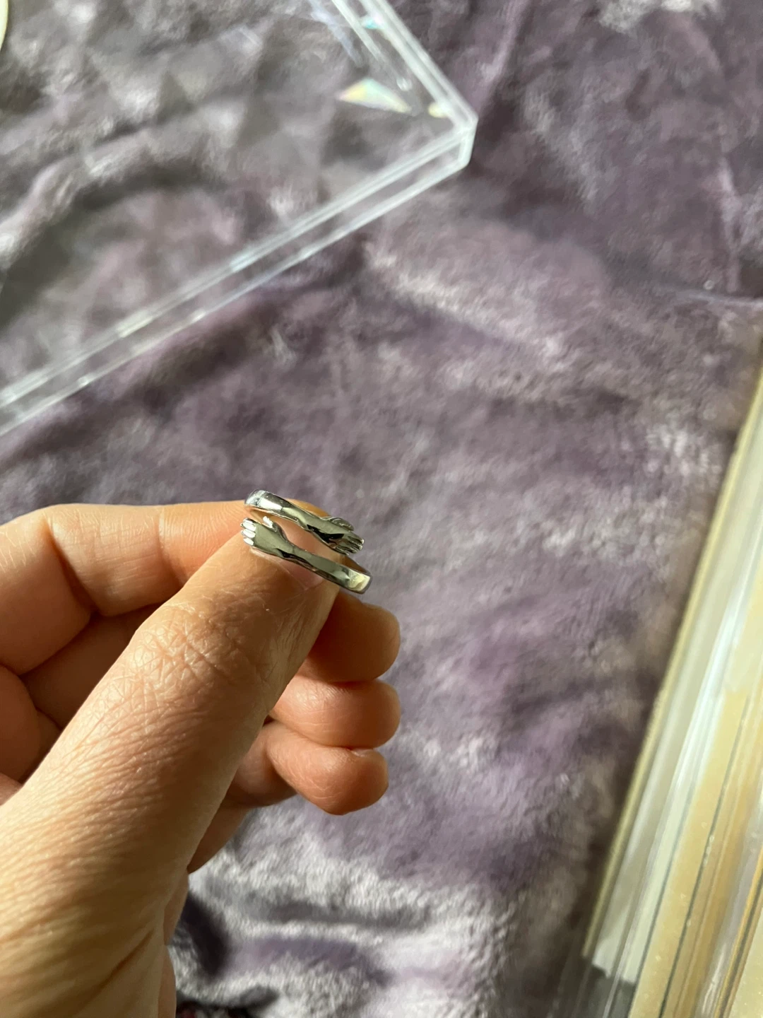 Adjustable hug Ring