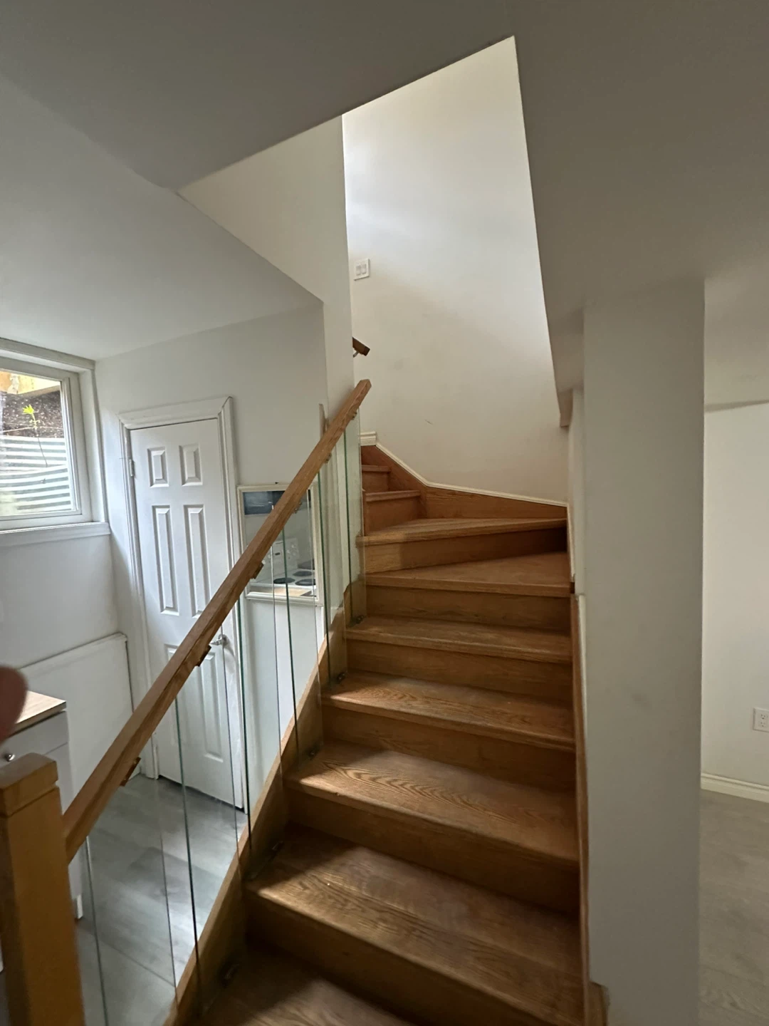 1 bedroom basement apartment - photo 4
