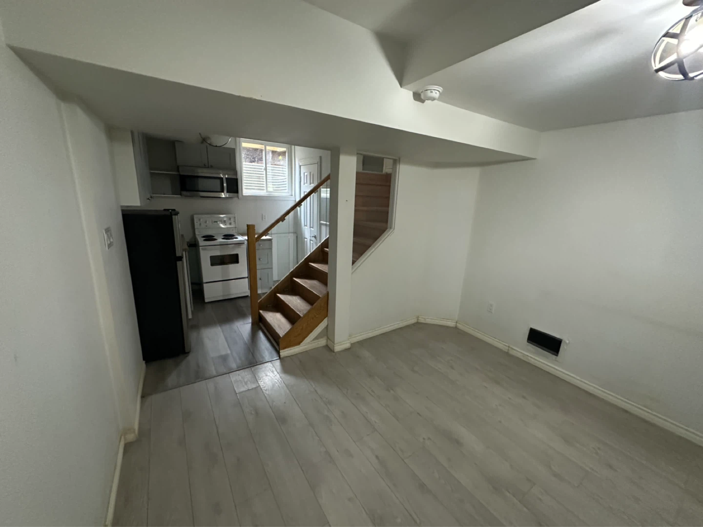 1 bedroom basement apartment - photo 3