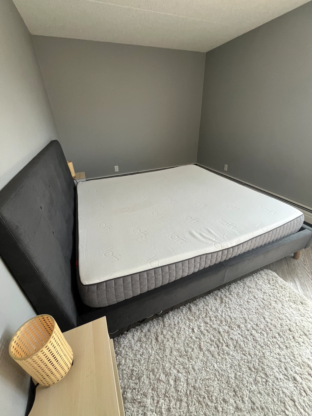 King Size Bed + King Mattress (LOFT 8) + Duvet & Pillows - photo 3