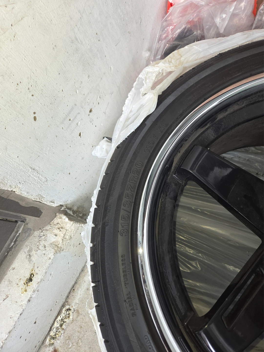 Kfir KF550 315/35ZR20 Tires and Rims - photo 3