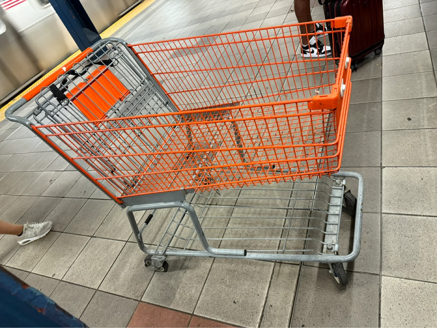 Orange Shopping Cart comercial - photo 2