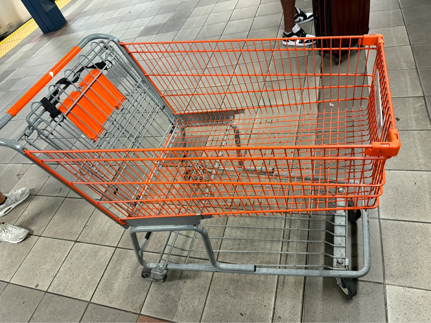 Orange Shopping Cart comercial