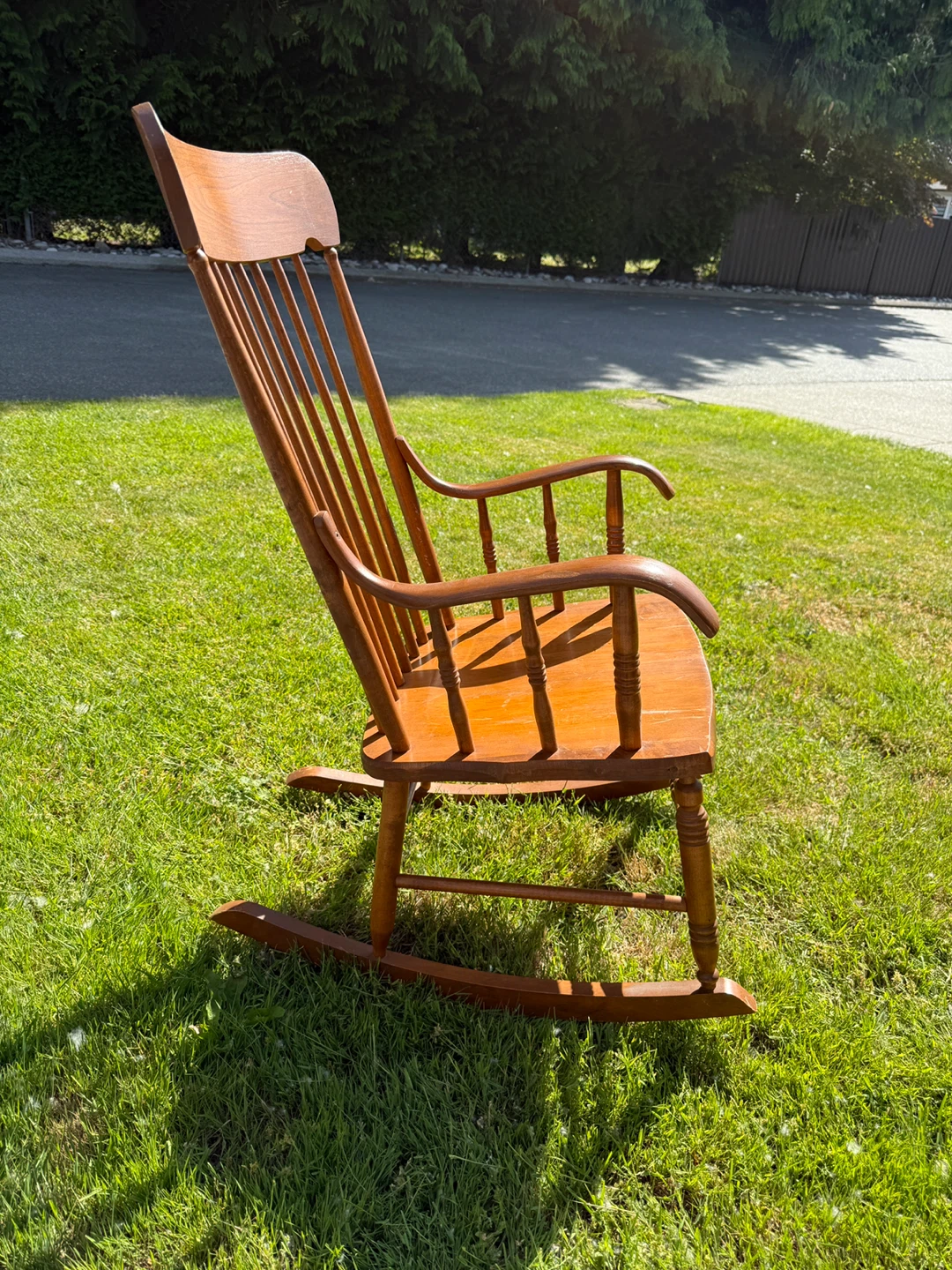 Wooden Rocking Chair - photo 2