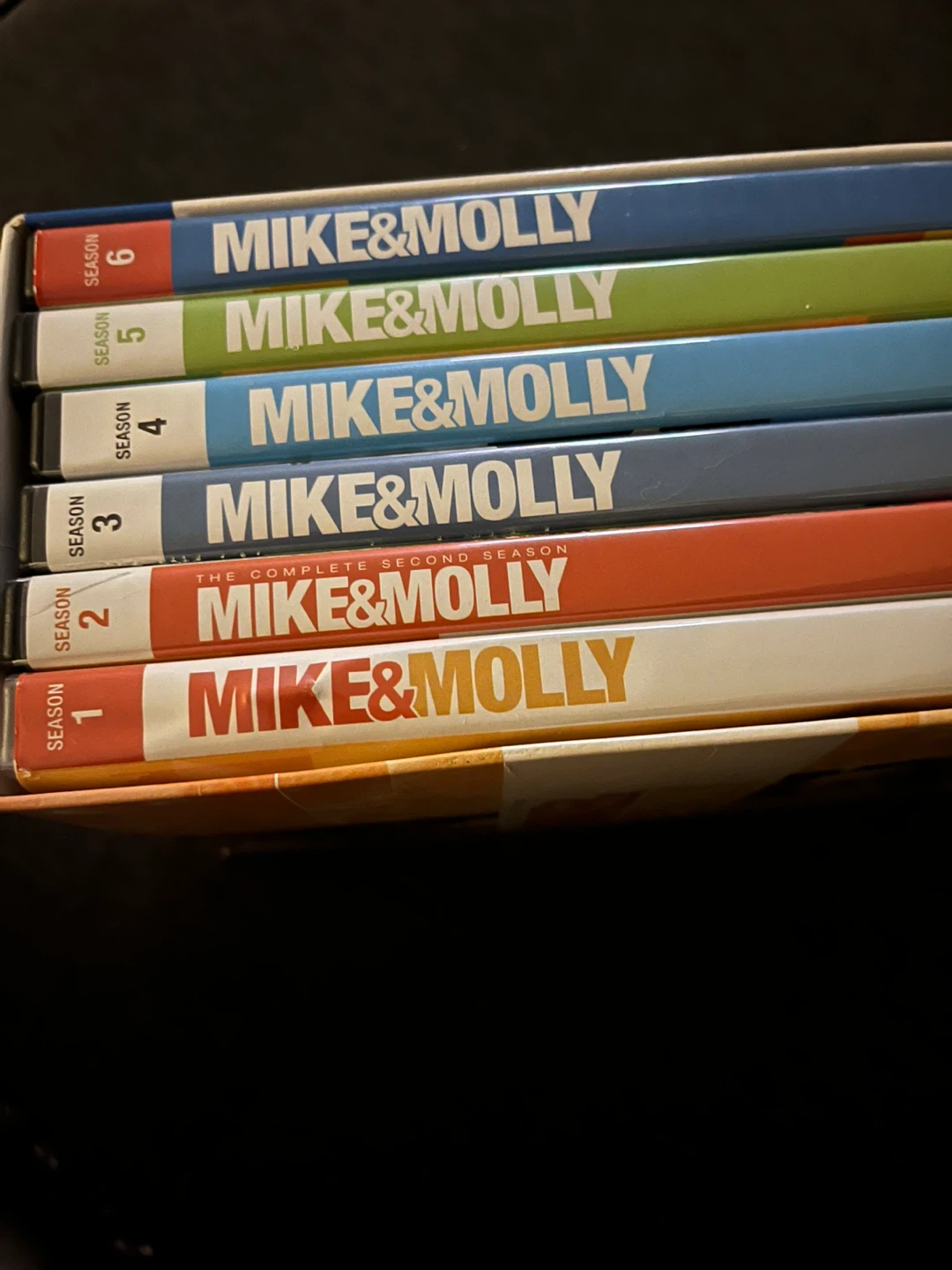 Mike & Molly The Complete Series DVD Set - photo 3