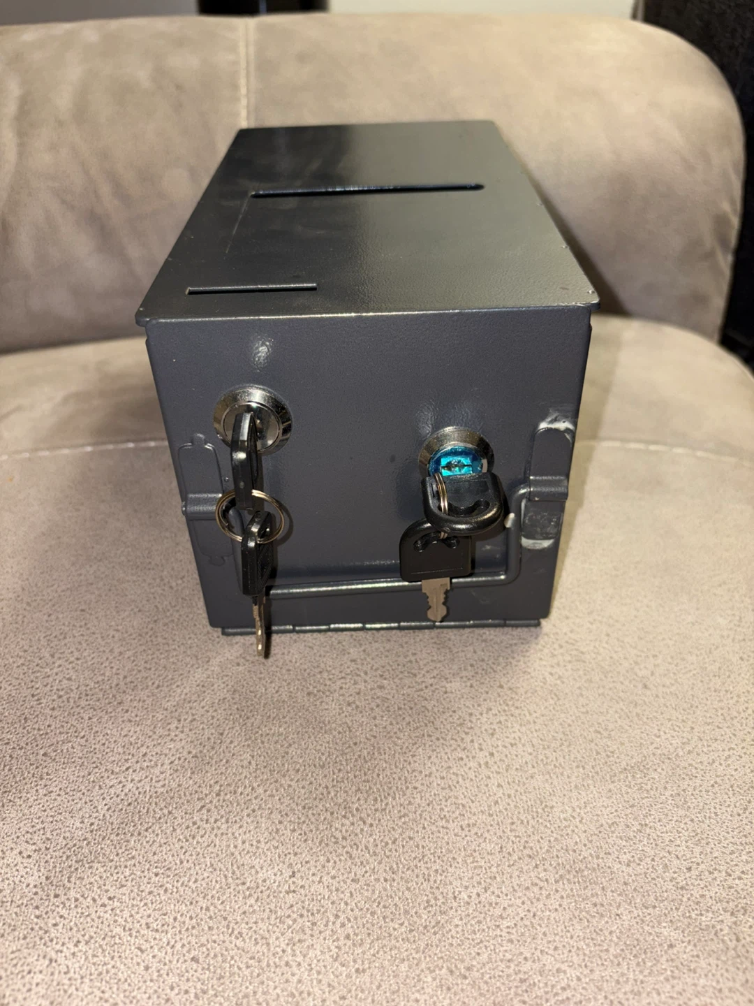 Cash Box with Keys - photo 3
