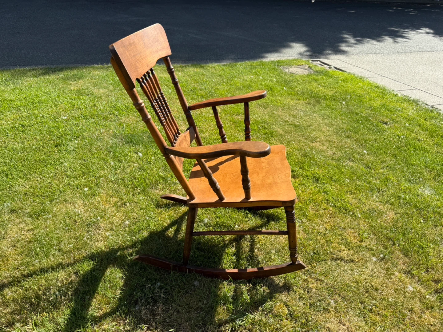 Wooden Rocking Chair - photo 2