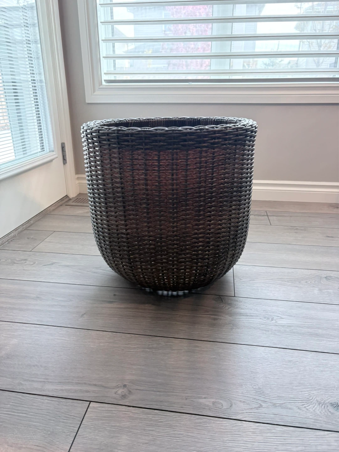 Wicker-look Planter Pot