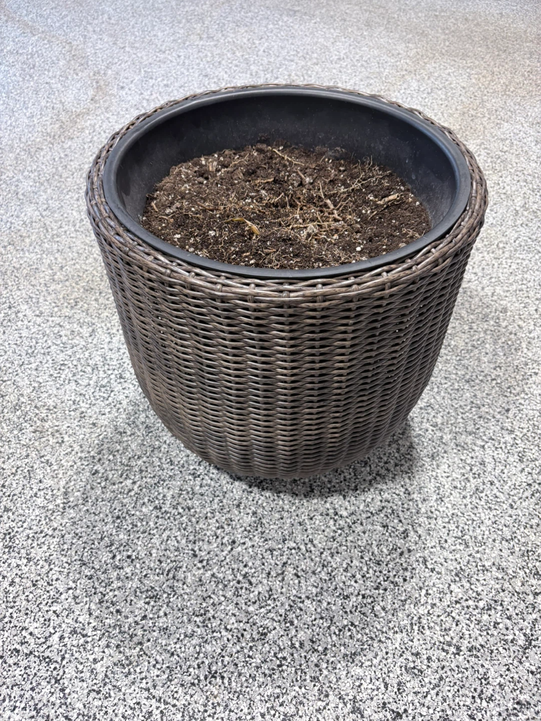 Wicker-look Planter Pot - photo 2