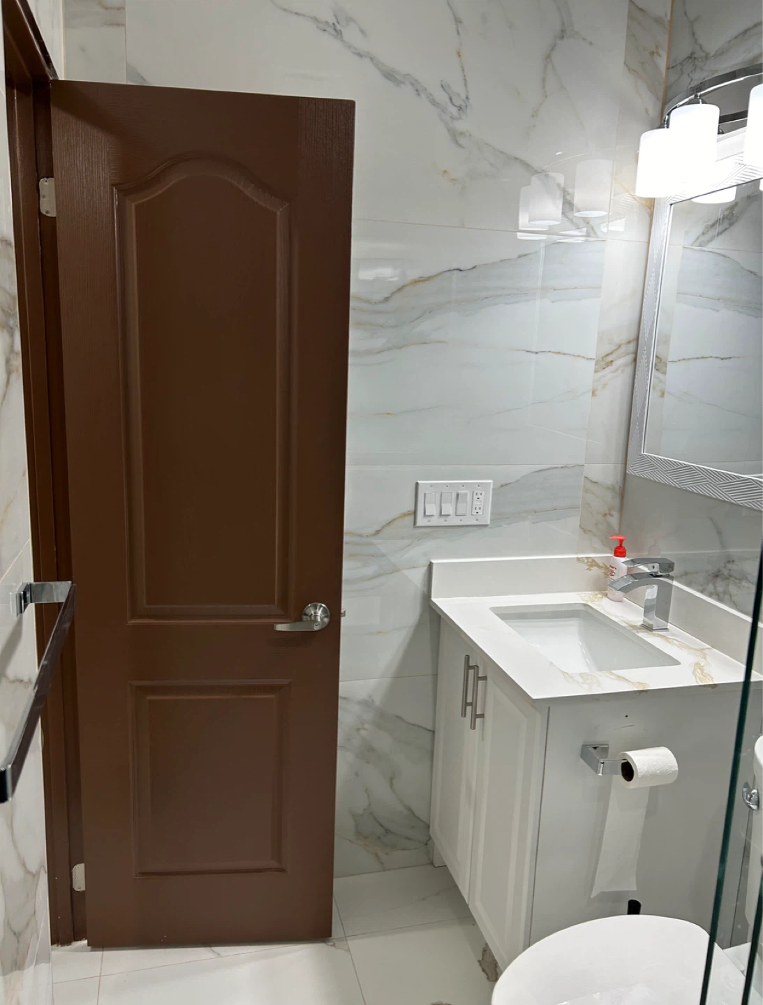 Basement apartment for rent - photo 3