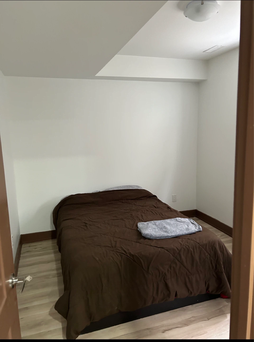Basement apartment for rent - photo 5