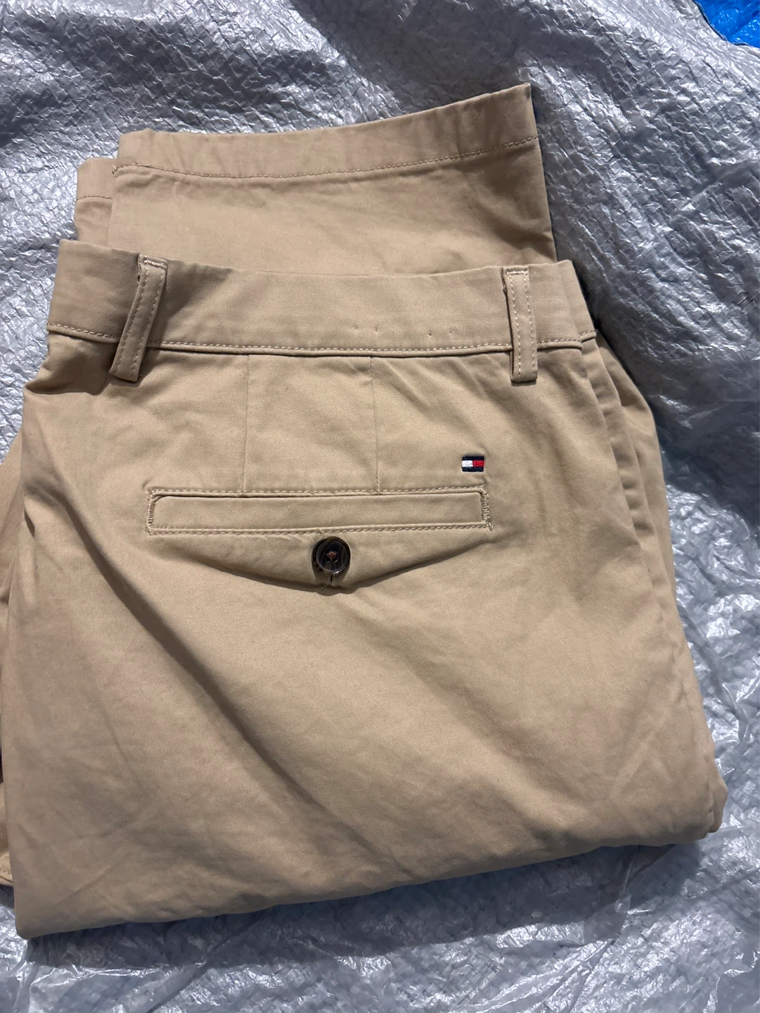 NWOT Tommy Hilfiger Men's Straight Fit Chinos Size 34